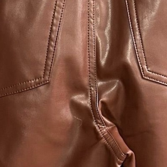 Abercrombie & Fitch Curve Love Vegan Leather 90s Relaxed size 8 Pants 29” waist - Picture 13 of 13